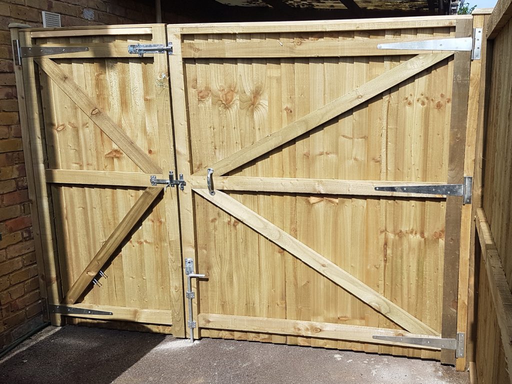 Closeboarded Palisade Gate for sale from AGM Fencing based in Selindge ...